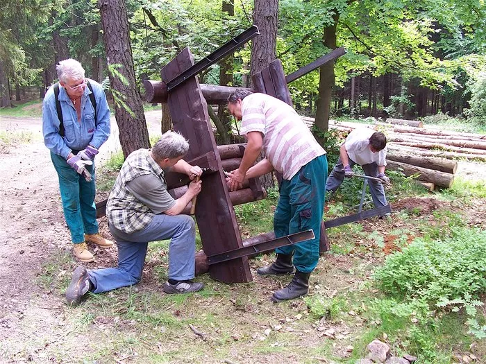 Rozmístění turistických odpočívadel na Ještědském hřbetu